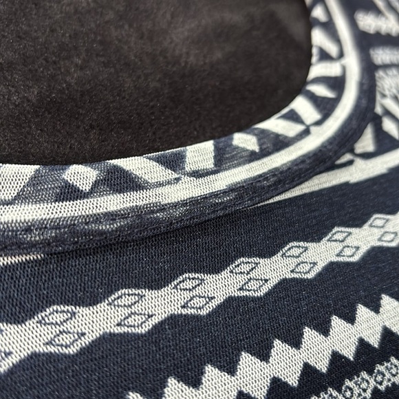 Karen Kane Hi Lo sleeveless, scoopneck,stretchy patterned,sheer,lined - Picture 3 of 15